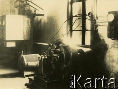 1927-1929, Płock, Polska.
Budowa Elektrowni Miejskiej w Radziwiu. Maszyny w hali elektrowni.
Fot. NN, zbiory Ośrodka KARTA