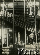 1927-1929, Płock, Polska.
Budowa Elektrowni Miejskiej w Radziwiu. Wnętrze hali elektrowni.
Fot. NN, zbiory Ośrodka KARTA