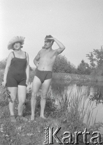 Sierpień 1928, Borysław, Polska.
Letni wypoczynek, Witold Lis-Olszewski i jego żona Henryka Lis-Olszewska na tzw. 