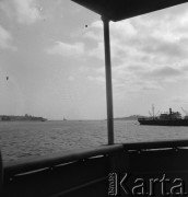 1936, Morze Czarne, Turcja lub Rumunia.
Rejs statkiem. Zdjęcie wykonane ze statku podczas podróży zagranicznej do Rumunii i Turcji.
Fot. NN, kolekcja Witolda Lis-Olszewskiego, zbiory Ośrodka KARTA