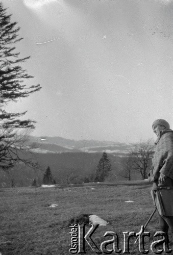 Lata 20., Jamielnica, Polska (obecnie Ukraina).
Henryka Lis-Olszewska na zimowej wycieczce w okolicy skałek jamielnickich.
Fot. NN, kolekcja Witolda Lis-Olszewskiego, zbiory Ośrodka KARTA