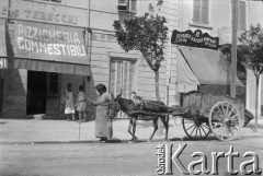1936, Rumunia.
Życie codzienne w rumuńskim mieście.
Fot. NN, kolekcja Witolda Lis-Olszewskiego, zbiory Ośrodka KARTA