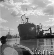 1936, Stambuł, Turcja.
Włoski statek handlowy 