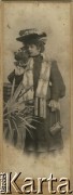 Ok. 1900, Lwów, Galicja, Austro-Węgry.
Portret kobiety w kapeluszu.
Fot. Teodozy Bahrynowicz, zbiory Ośrodka KRTA, udostępniła Jadwiga Parasiewicz-Kaczmarska