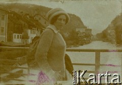 1913, Feldkirch, Austro-Węgry.
Eugenia Brończyk z d. Mitis, żona Kazimierza Brończyka na moście na rzece Ill.
Fot. NN, zbiory Ośrodka KARTA, przekazała Teresa Wojciechowska

