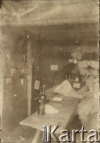 1914-1918, brak miejsca.
Austriaccy żołnierze czytają gazetę.
Fot. NN, zbiory Ośrodka KARTA, przekazała Teresa Wojciechowska