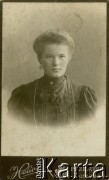 1907, Przemyśl, Galicja, Austro-Węgry.
Portret kobiety w czarnej sukni. Oryginalny podpis: 