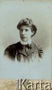 Maj 1906, Przemyśl, Galicja, Austro-Węgry.
Eugenia Mitisówna, późniejsza żona Kazimierza Brończyka. Podpis na odwrocie: 