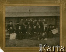 7.03.1908, Stryj, Galicja, Austro-Węgry.
Podpis oryginalny: Weselnicy 