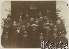 Sierpień 1913, Oporzec, Galicja, Austro-Węgry,
Chłopcy ze Stryja wraz z opiekunami podczas pobytu w Oporcu.
Fot. NN, zbiory Ośrodka KARTA, przekazała Teresa Wojciechowska