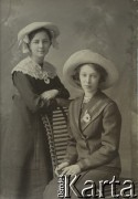 Ok. 1915, brak miejsca.
Zofia (Zulka) i Alina Laskowicz.
Fot. NN, zbiory Ośrodka KARTA, przekazała Anna Kruczkowska