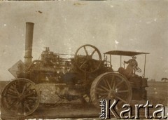 1929, Grabowo Królewskie, pow. Września, woj. poznańskie, Polska.
Janina Turzańska na traktorze.
Fot. NN, zbiory Ośrodka KARTA, udostępnił Tomasz Kamiński