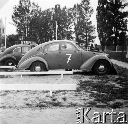 25.06-1.07.1938, Warszawa, Polska.
XI Międzynarodowy Rajd Automobilklubu Polski. Samochód marki Adler, którym startował Günter Wimmer.
Fot. Eugeniusz Kamiński, zbiory Ośrodka KARTA, udostępnił Tomasz Kamiński