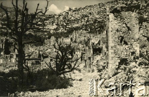 1944, okolice Monte Cassino, Włochy.
Zniszczenia wojenne w rejonie Cassino. 
Fot. NN, zbiory Ośrodka KARTA, udostępniła Magdalena Braun
