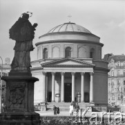 1972, Warszawa, Polska.
Kościół św. Aleksandra na Placu Trzech Krzyży.
Fot. Lubomir T. Winnik, zbiory Ośrodka KARTA