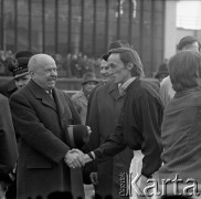 1973, Warszawa, Polska.
Dyrektor Muzeum Narodowego w Warszawie prof. Stanisław Lorentz (po lewej).
Fot. Lubomir T. Winnik, zbiory Ośrodka KARTA