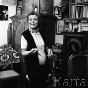 1971, Warszawa, Polska.
Aktorka Elżbieta Barszczewska w swoim mieszkaniu.
Fot. Lubomir T. Winnik, zbiory Ośrodka KARTA