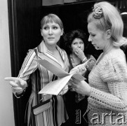 1972, Warszawa, Polska.
Piosenkarka Irena Santor i reżyserka teatralna Maria Januszkiewicz.
Fot. Lubomir T. Winnik, zbiory Ośrodka KARTA