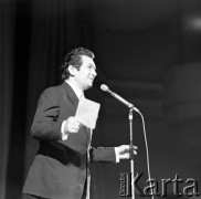 1972, Warszawa, Polska.
Poeta i satyryk Marian Załucki.
Fot. Lubomir T. Winnik, zbiory Ośrodka KARTA
