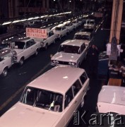 1972-1973, Warszawa, Polska.
Produkcja Polskiego Fiata 125p w Fabryce Samochodów Osobowych na Żeraniu.
Fot. Lubomir T. Winnik, zbiory Ośrodka KARTA