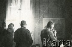 1939-1945, prawdopodobnie Jasło.
Żołnierze Wehrmachtu.
Fot. NN, album nieznanego żołnierza Wehrmachtu, kolekcja Tomasza Kopańskiego, zbiory Ośrodka KARTA