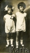 24.07.1927, brak miejsca.
Portret dzieci, prawdopodobnie rodzeństwa. U dołu odręczny napis: 