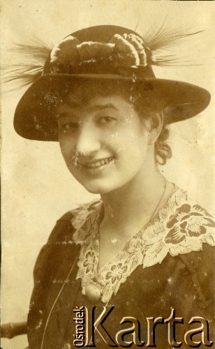 Lata 20., brak miejsca.
Portret kobiety w kapeluszu.
Fot. NN, zbiory Ośrodka KARTA, przekazała Anna Masewicz.