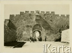 1943, Jerozolima, Brytyjski Mandat Palestyny.
Brama Lwów, jedna z 8 bram Starego Miasta Jerozolimy.
Fot. NN, zbiory Ośrodka KARTA, przekazała Anna Masewicz.