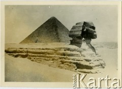 1943, Giza, Egipt.
Wielki Sfinks na tle piramidy Chefrena.
Fot. NN, zbiory Ośrodka KARTA, przekazała Anna Masewicz.
