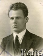 1936, Polska.
Wacław Urbanowicz (1913-2013). Karierę marynarską rozpoczął w 1936 roku na statkach pasażerskich GAL-u (Gdynia-Ameryka Linie Żeglugowe S.A): SS 