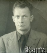 1940, brak miejsca.
Wacław Urbanowicz (1913-2013). Karierę marynarską rozpoczął w 1936 roku na statkach pasażerskich GAL-u (Gdynia-Ameryka Linie Żeglugowe S.A): SS 