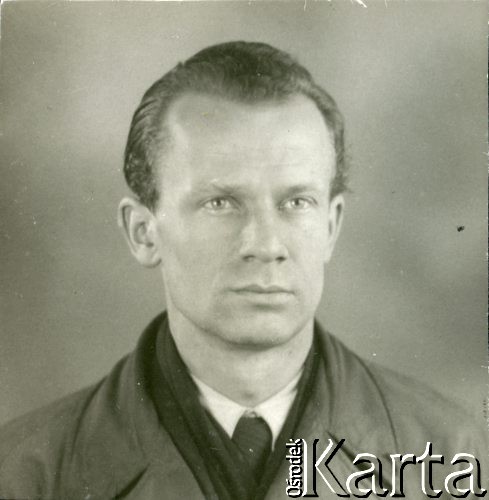 1945, brak miejsca.
Wacław Urbanowicz (1913-2013). Karierę marynarską rozpoczął w 1936 roku na statkach pasażerskich GAL-u (Gdynia-Ameryka Linie Żeglugowe S.A): SS 