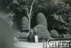 Przed 1939, Ameryka Południowa (?).
Wacław Urbanowicz (z lewej) w trakcie rejsu, po zejściu na ląd.
Fot. NN, kolekcja Wacława Urbanowicza, zbiory Ośrodka KARTA