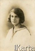 1932,  Polska.
Portret młodej kobiety, podpis oryginalny: 