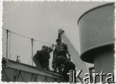 Październik 1972, brak miejsca.
Alarm próbny na statku.
Fot. NN, kolekcja Wacława Urbanowicza, zbiory Ośrodka KARTA