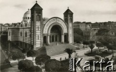 Oran, Algieria.
Katedra rzymskokatolicka, na dole z prawej widoczny pomnik Joanny D`Arc.
Fot. NN, kolekcja Wacława Urbanowicza, zbiory Ośrodka KARTA