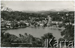Kandy, Cejlon (Sri Lanka).
Panorama miasta.
Fot. NN, kolekcja Wacława Urbanowicza, zbiory Ośrodka KARTA