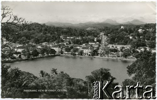 Kandy, Cejlon (Sri Lanka).
Panorama miasta.
Fot. NN, kolekcja Wacława Urbanowicza, zbiory Ośrodka KARTA