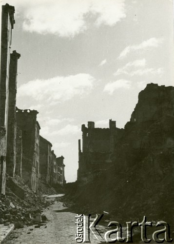 1947, Warszawa, Polska.
Zniszczona ulica.
Fot. Jerzy Konrad Maciejewski, zbiory Ośrodka KARTA