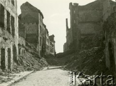 1947, Warszawa, Polska.
Zburzone kamienice.
Fot. Jerzy Konrad Maciejewski, zbiory Ośrodka KARTA
