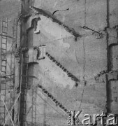 Po 1945, Warszawa, Polska.
Fragment zniszczonego budynku mieszkalnego.
Fot. Jerzy Konrad Maciejewski, zbiory Ośrodka KARTA