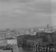 1951, Warszawa, Polska.
Panorama Warszawy widziana z wieżowca przy ul. Chałubińskiego.
Fot. Jerzy Konrad Maciejewski, zbiory Ośrodka KARTA