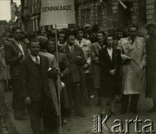 1.05.1948, Warszawa, Polska.
Dziennikarze 