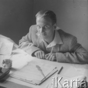 Po 1952, Warszawa, Polska.
Jarkulski, dziennikarz „Gromady-Rolnika Polskiego”.
Fot. Jerzy Konrad Maciejewski, zbiory Ośrodka KARTA