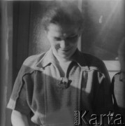 Po 1952, Warszawa, Polska.
Redaktor naczelna gazety „Gromada-Rolnik Polski” Irena Groszowa.
Fot. Jerzy Konrad Maciejewski, zbiory Ośrodka KARTA