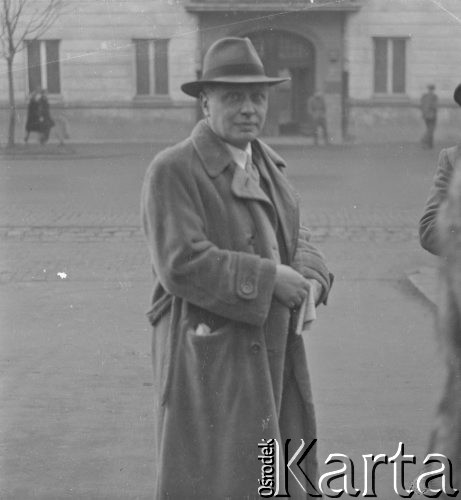 1948, prawdopodobnie Polska.
Siergiej Obrazcow (1901-1999) - rosyjski aktor i reżyser teatru lalek. W 1931 założył Centralny Teatr Lalek w Moskwie. Jego grupa występowała często za granicą.
Fot. Jerzy Konrad Maciejewski, zbiory Ośrodka KARTA