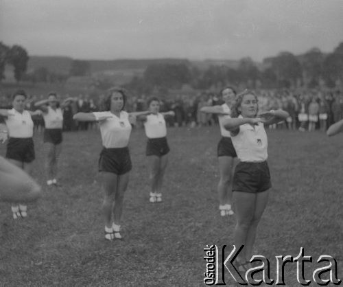 1942-1944, Münchenbuchsee, Szwajcaria.
Pokaz sportowy.
Fot. Jerzy Konrad Maciejewski, zbiory Ośrodka KARTA
