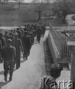 1942-1944, Münchenbuchsee, Szwajcaria.
Wymarsz żołnierzy 2. Dywizji Strzelców Pieszych na ćwiczenia w terenie.
Fot. Jerzy Konrad Maciejewski, zbiory Ośrodka KARTA
