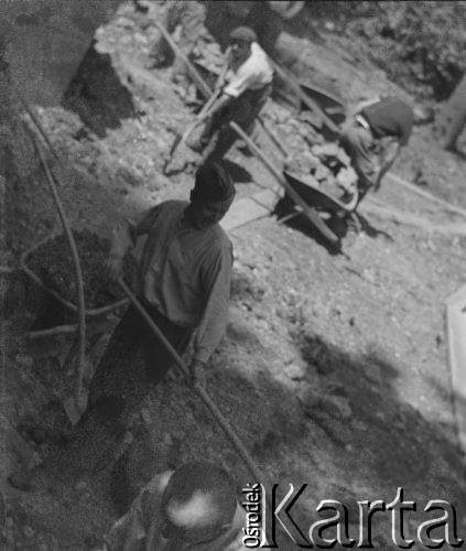 1942-1945, Senhoff, Szwajcaria.
Żołnierze z 2. Dywizji Strzelców Pieszych podczas budowy drogi w górach.
Fot. Jerzy Konrad Maciejewski, zbiory Ośrodka KARTA