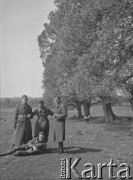 Wiosna 1940, La Maucarriere, Francja.
Żołnierze 2. Dywizji Strzelców Pieszych spędzają wolny czas na świeżym powietrzu. 
Fot. Jerzy Konrad Maciejewski, zbiory Ośrodka KARTA
